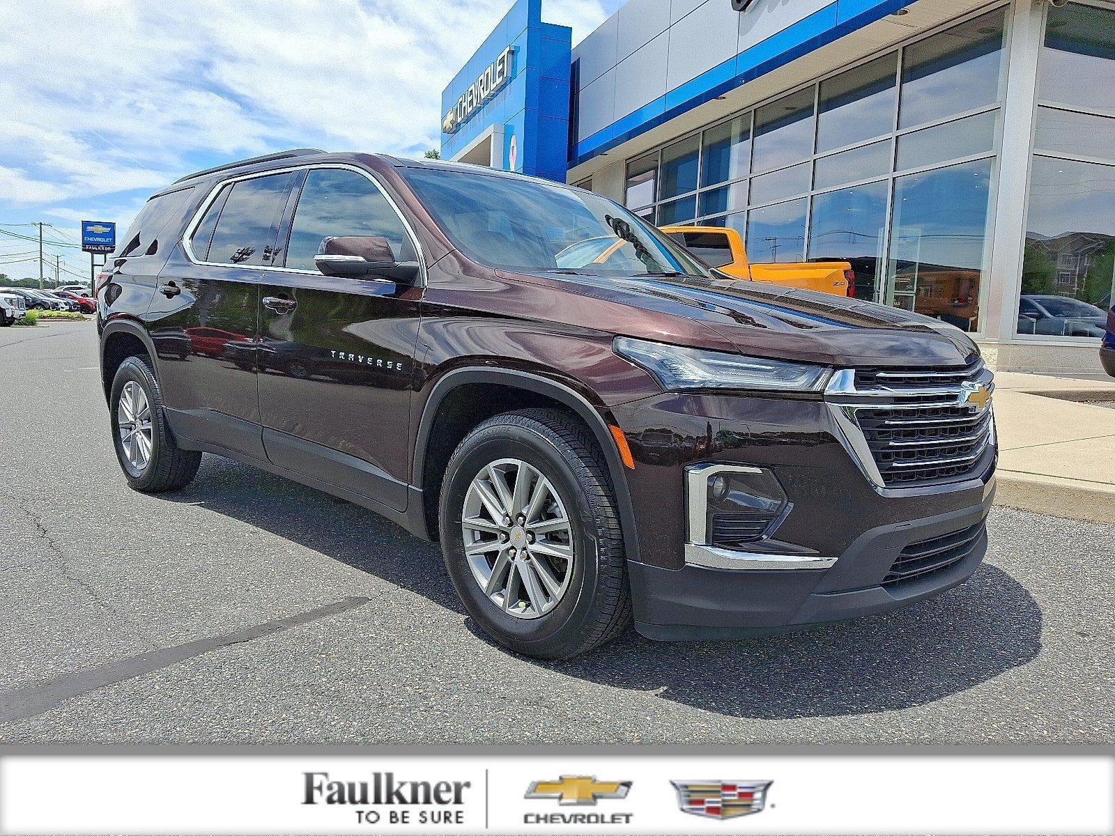 2023 Chevrolet Traverse LT Cloth in Black Cherry Metallic — front three-quarter view